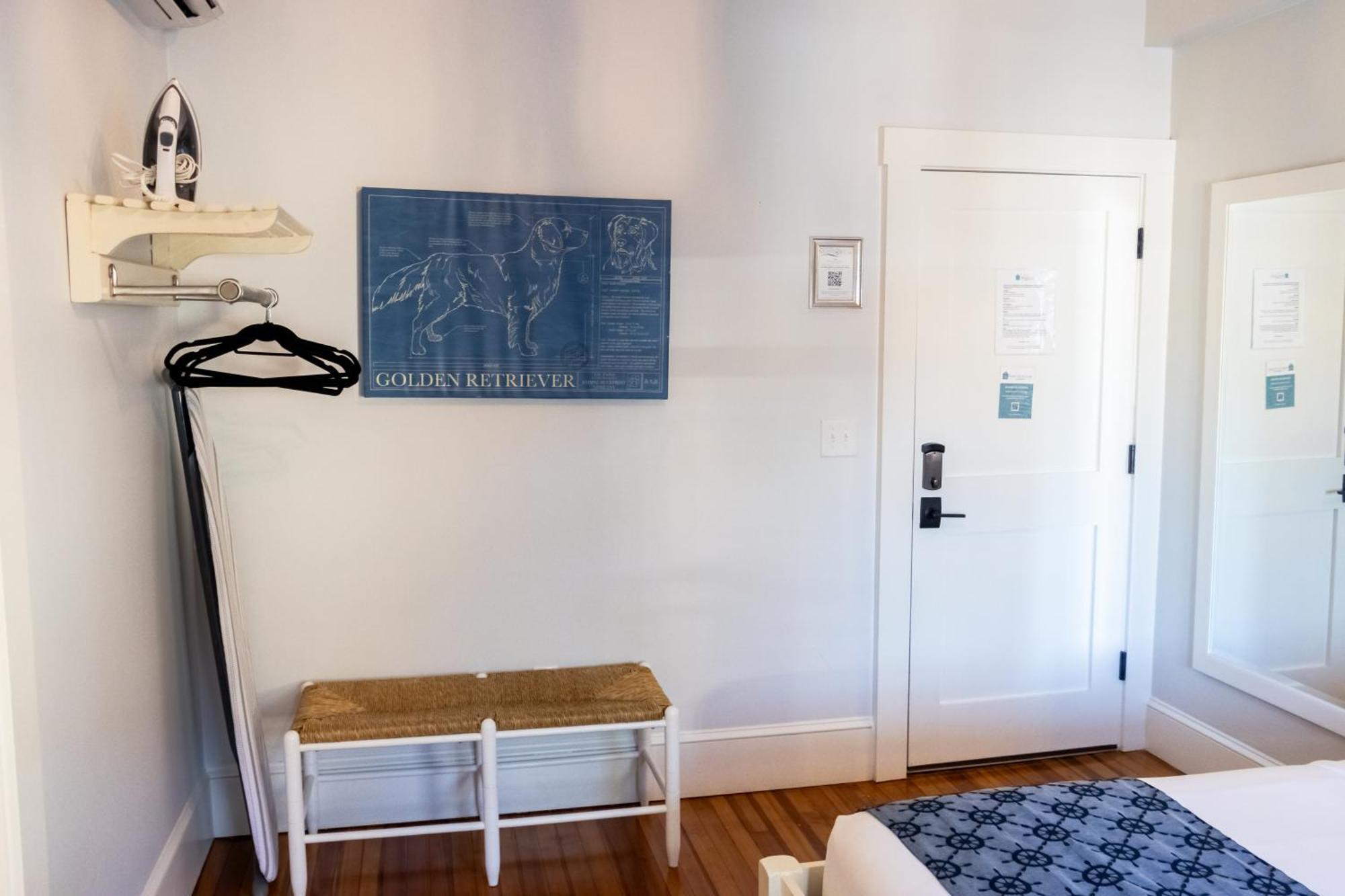 Paws On Pelham (Adults Only) Bed and Breakfast Νιούπορτ Εξωτερικό φωτογραφία