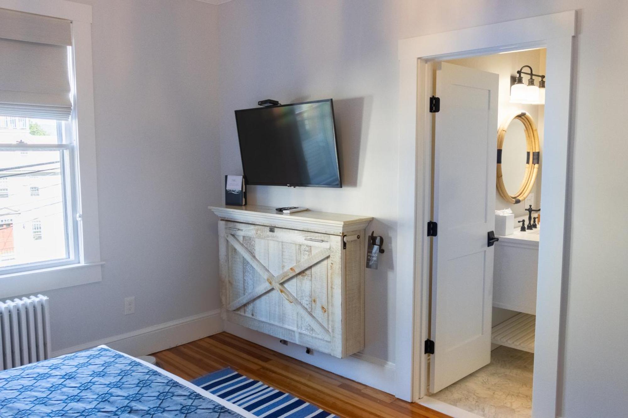 Paws On Pelham (Adults Only) Bed and Breakfast Νιούπορτ Εξωτερικό φωτογραφία