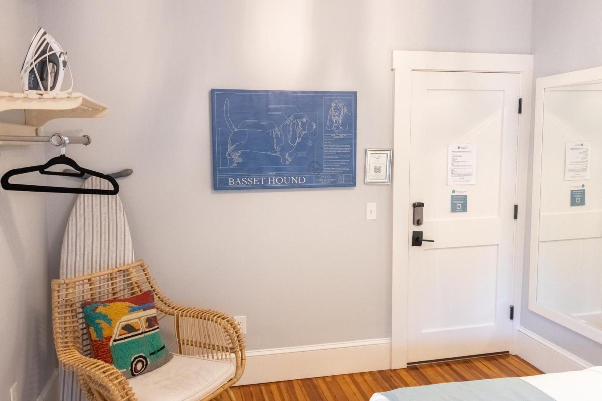 Paws On Pelham (Adults Only) Bed and Breakfast Νιούπορτ Εξωτερικό φωτογραφία