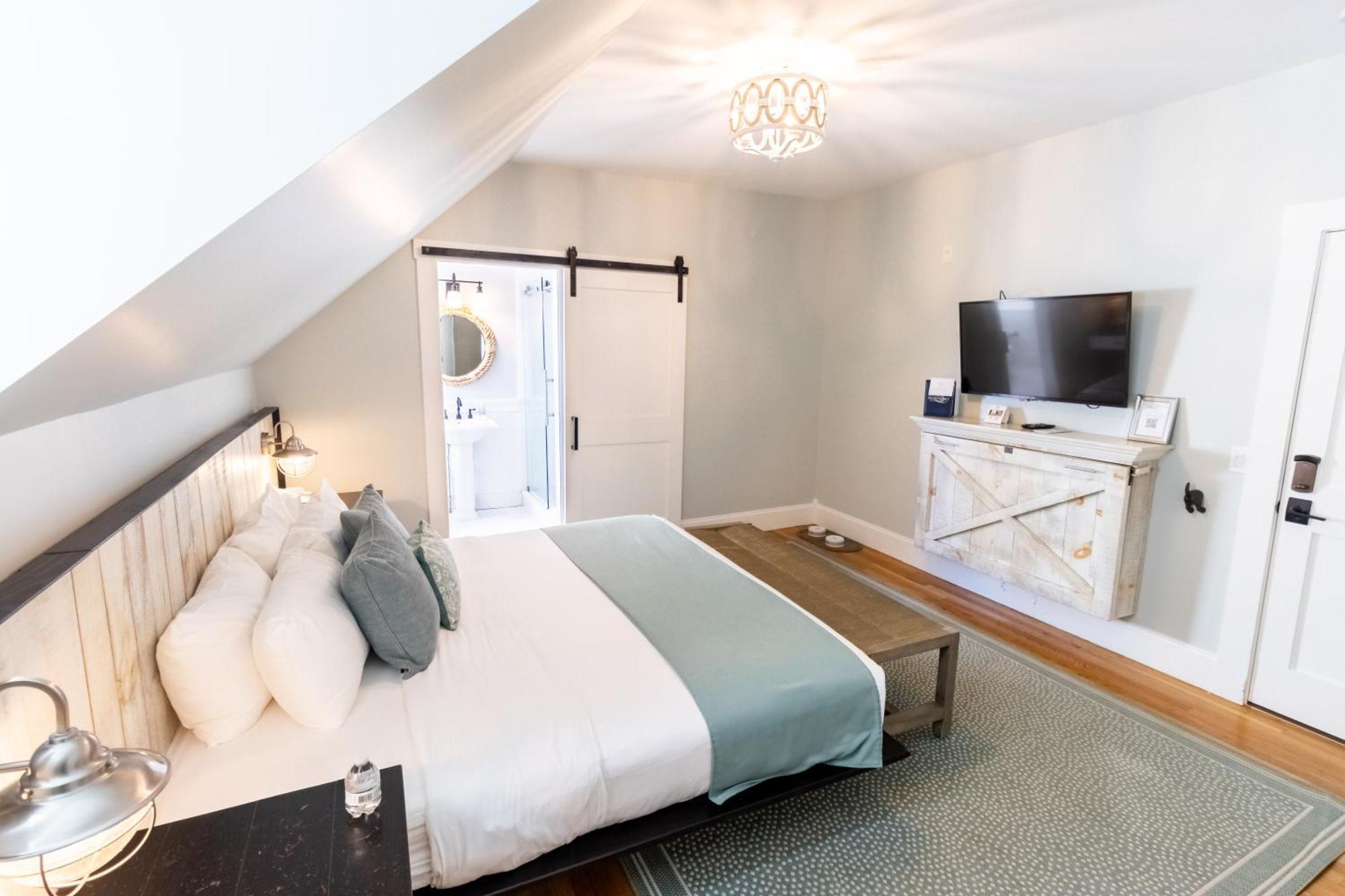 Paws On Pelham (Adults Only) Bed and Breakfast Νιούπορτ Εξωτερικό φωτογραφία