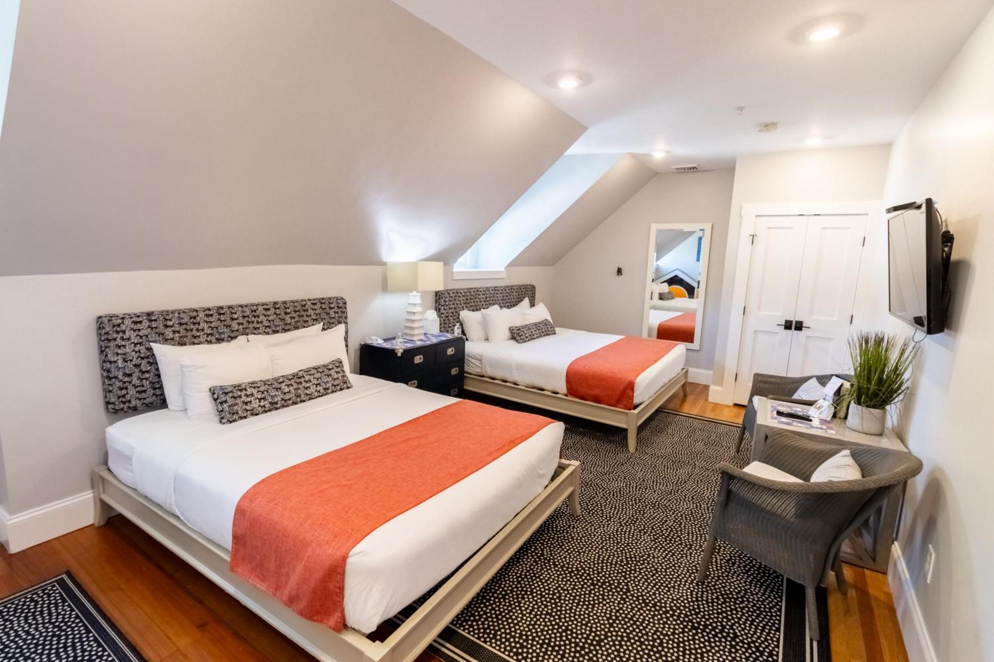 Paws On Pelham (Adults Only) Bed and Breakfast Νιούπορτ Εξωτερικό φωτογραφία