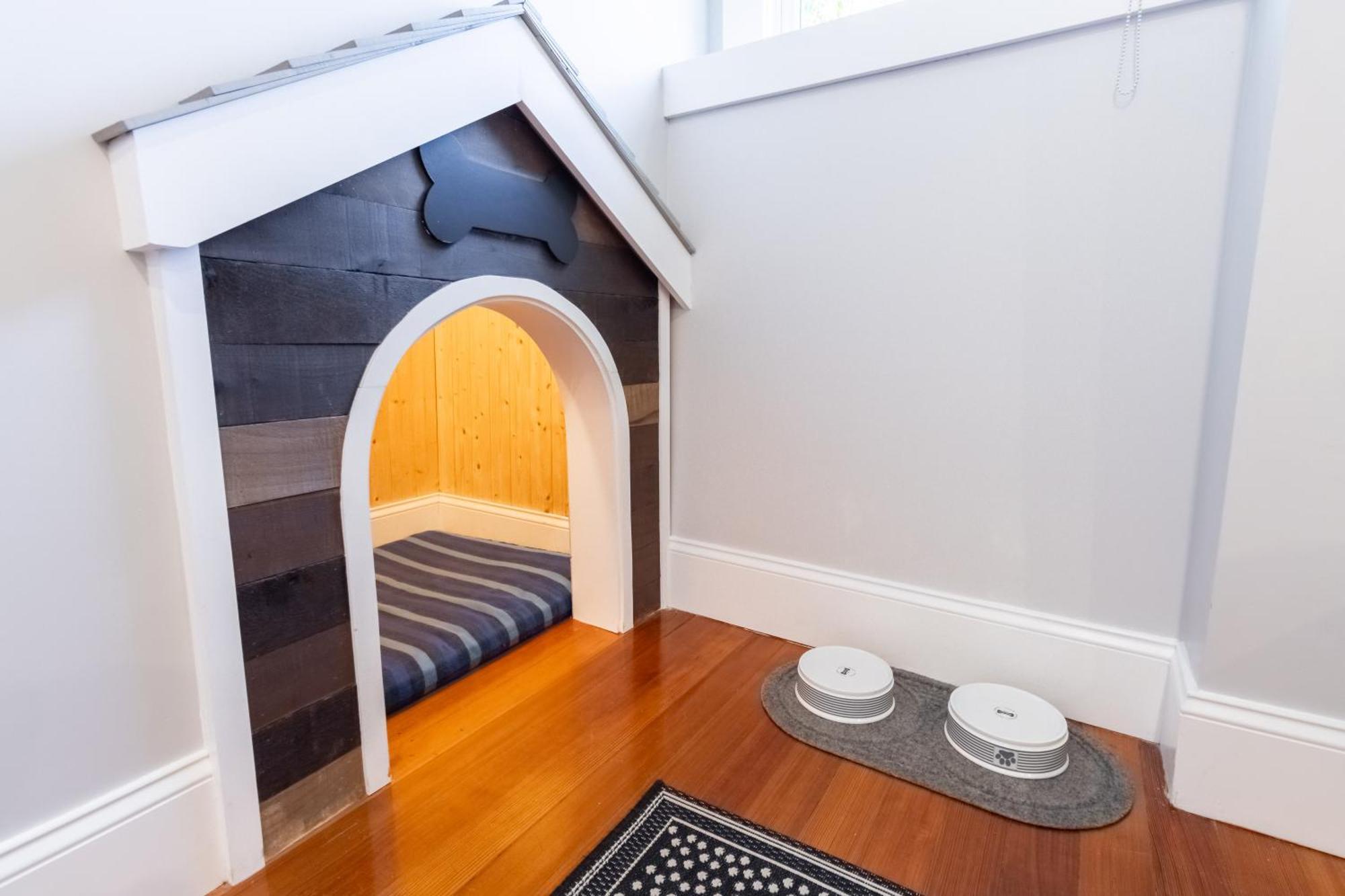 Paws On Pelham (Adults Only) Bed and Breakfast Νιούπορτ Εξωτερικό φωτογραφία