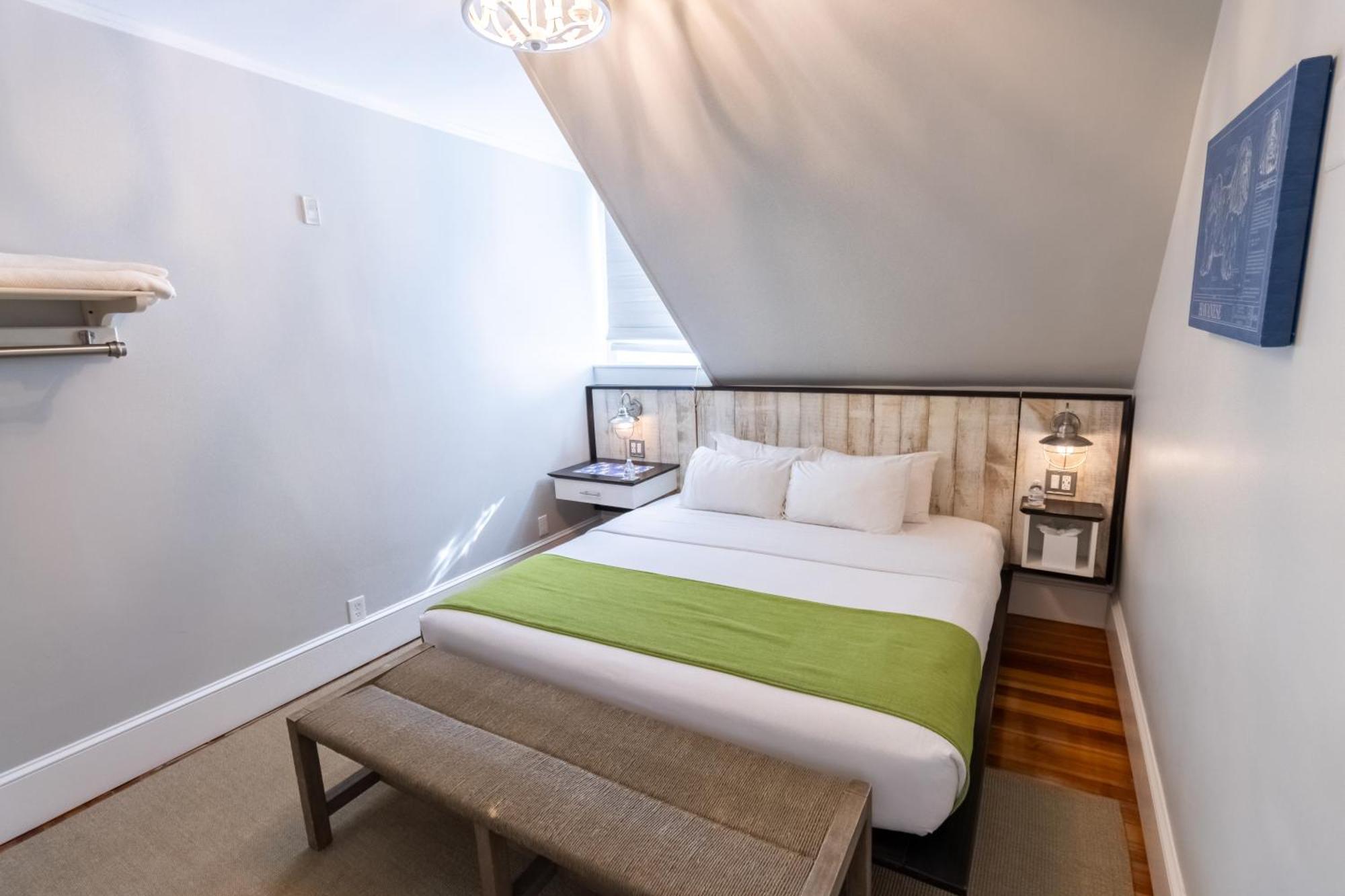 Paws On Pelham (Adults Only) Bed and Breakfast Νιούπορτ Εξωτερικό φωτογραφία