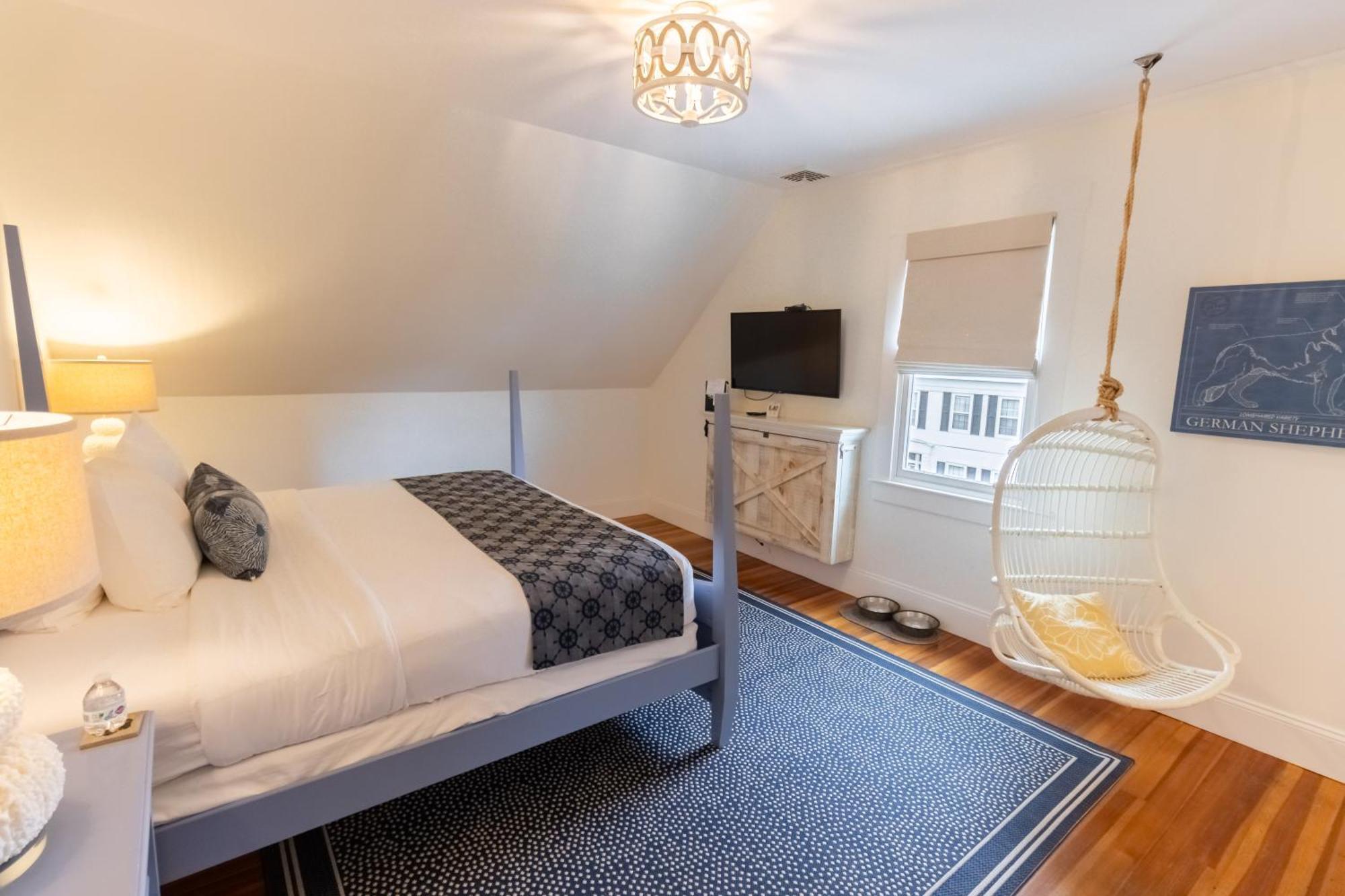 Paws On Pelham (Adults Only) Bed and Breakfast Νιούπορτ Εξωτερικό φωτογραφία
