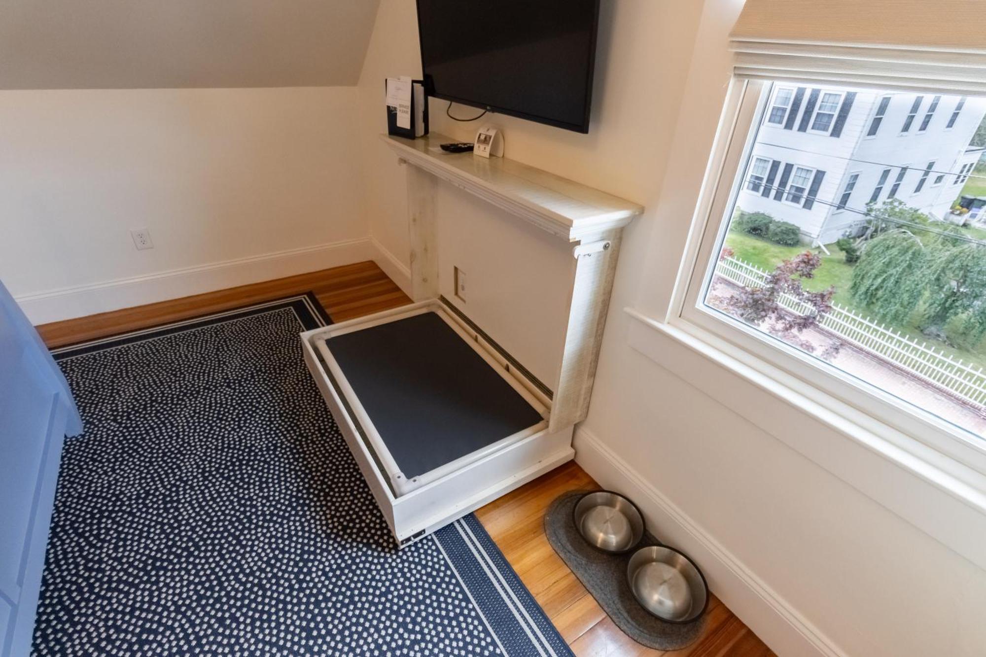 Paws On Pelham (Adults Only) Bed and Breakfast Νιούπορτ Εξωτερικό φωτογραφία