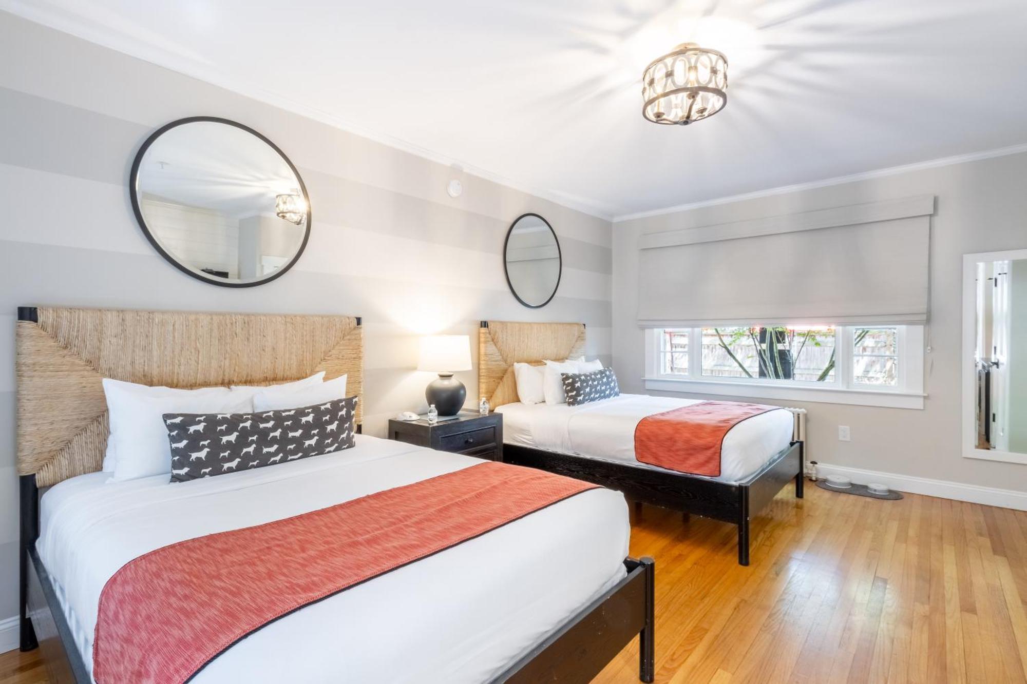 Paws On Pelham (Adults Only) Bed and Breakfast Νιούπορτ Εξωτερικό φωτογραφία