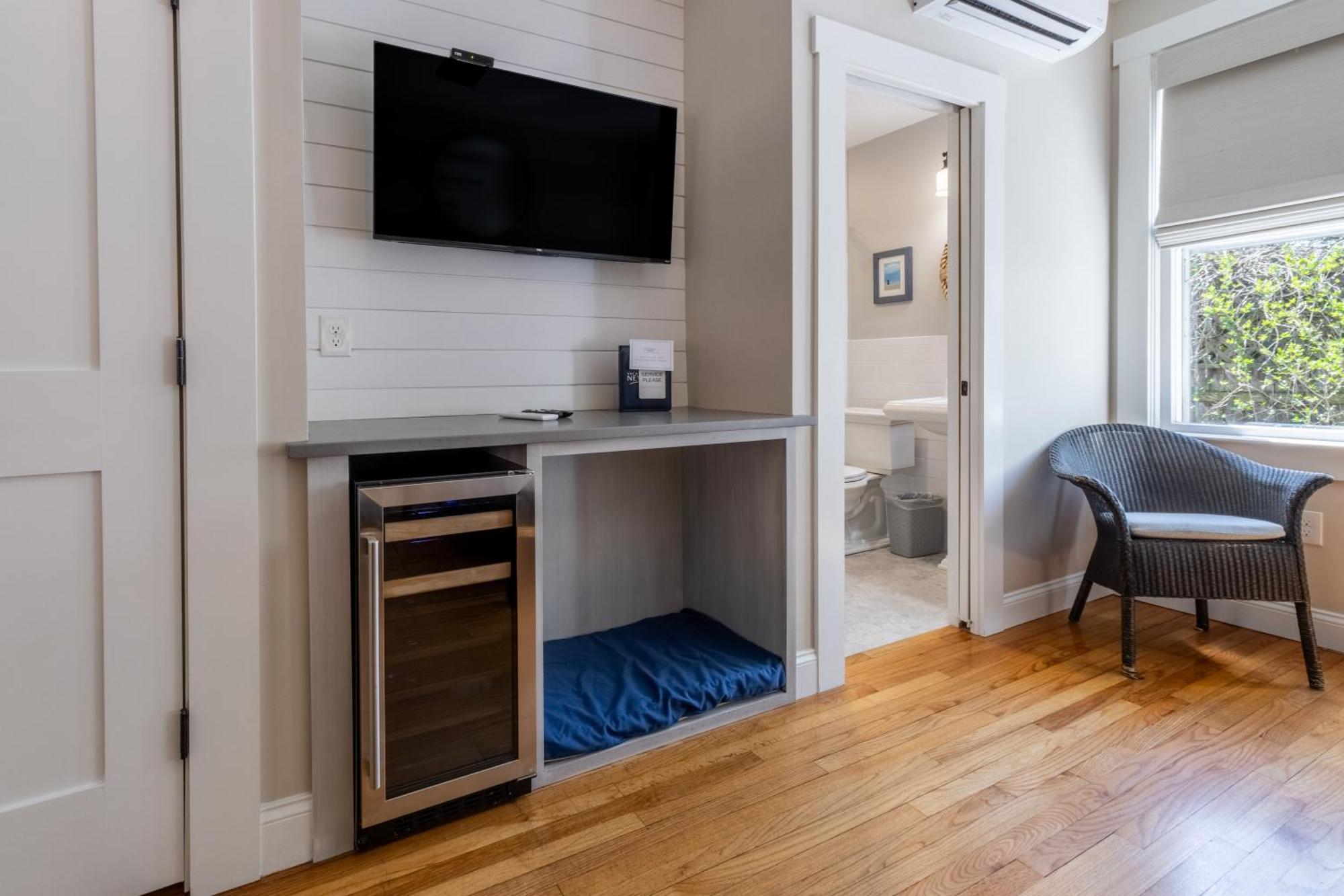 Paws On Pelham (Adults Only) Bed and Breakfast Νιούπορτ Εξωτερικό φωτογραφία