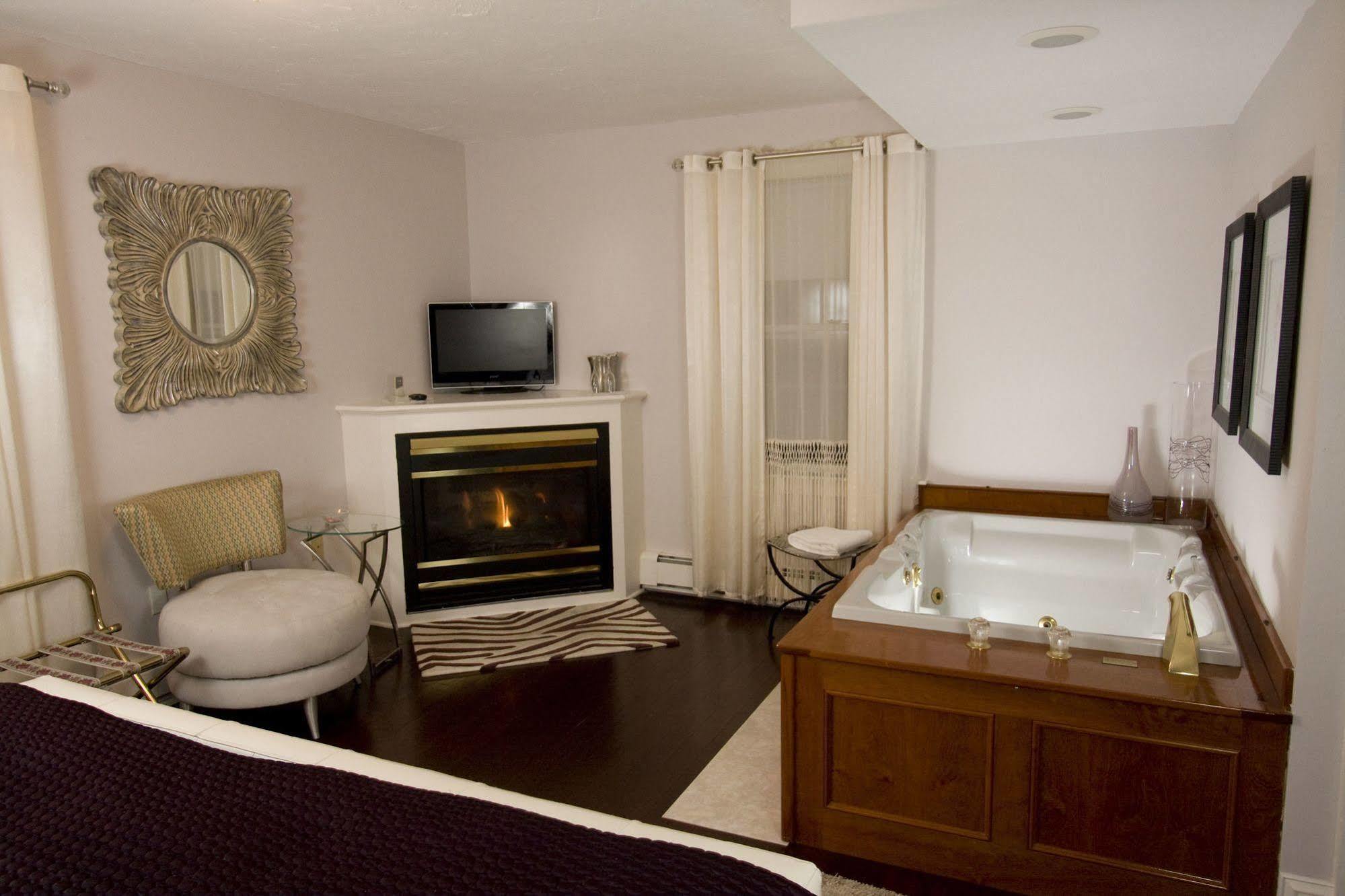 Paws On Pelham (Adults Only) Bed and Breakfast Νιούπορτ Εξωτερικό φωτογραφία