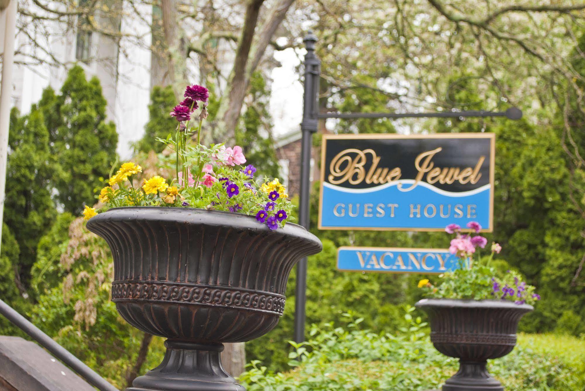 Paws On Pelham (Adults Only) Bed and Breakfast Νιούπορτ Εξωτερικό φωτογραφία