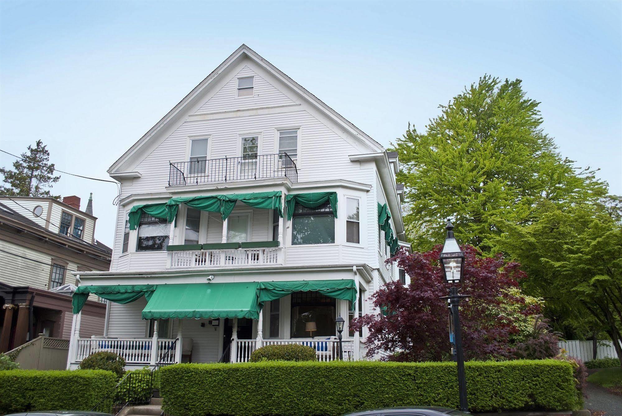 Paws On Pelham (Adults Only) Bed and Breakfast Νιούπορτ Εξωτερικό φωτογραφία