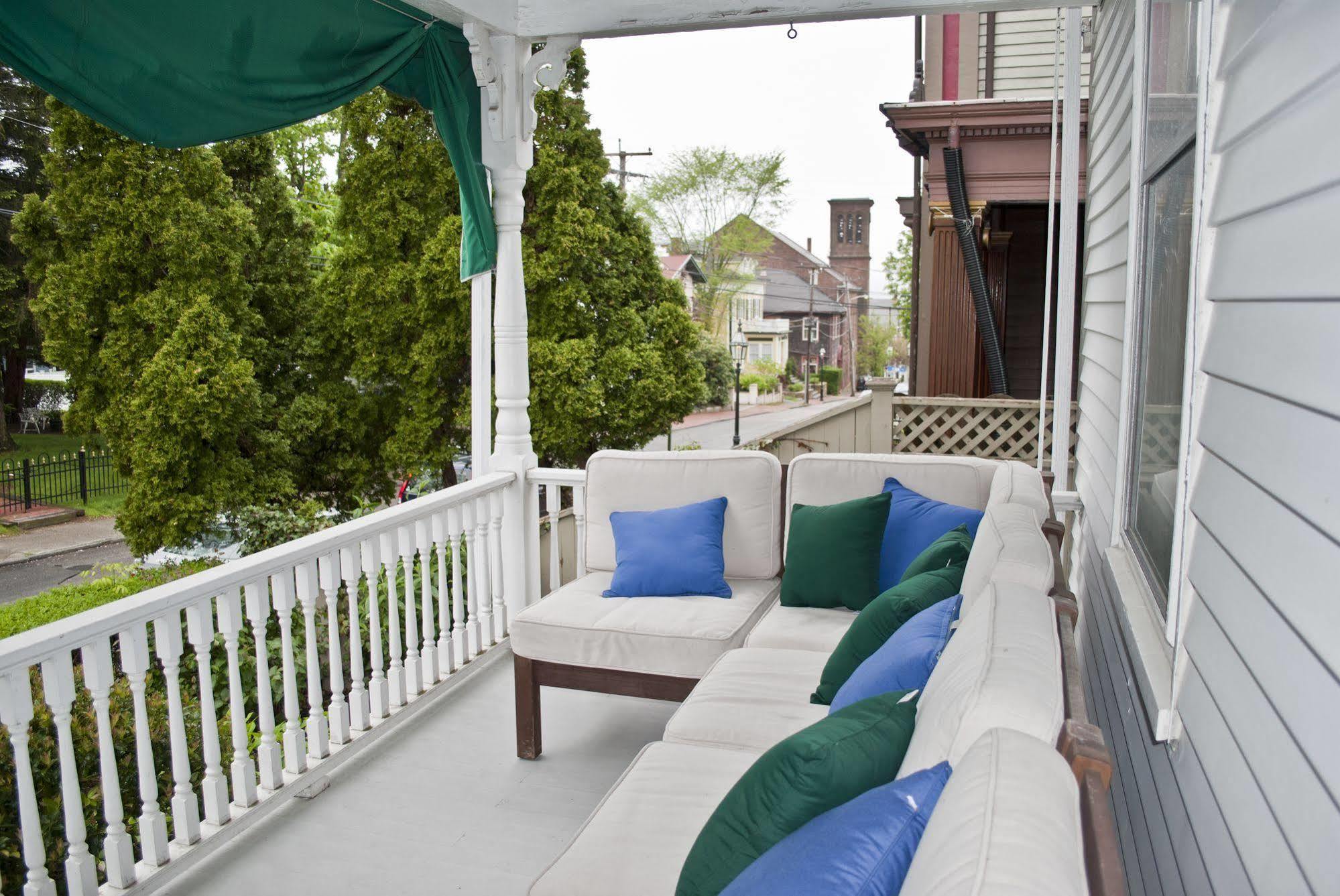 Paws On Pelham (Adults Only) Bed and Breakfast Νιούπορτ Εξωτερικό φωτογραφία