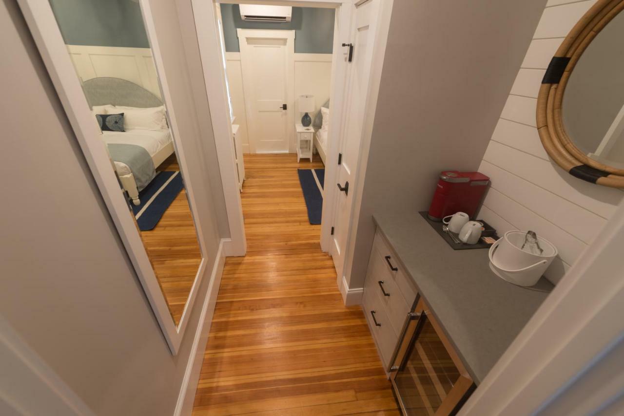 Paws On Pelham (Adults Only) Bed and Breakfast Νιούπορτ Εξωτερικό φωτογραφία