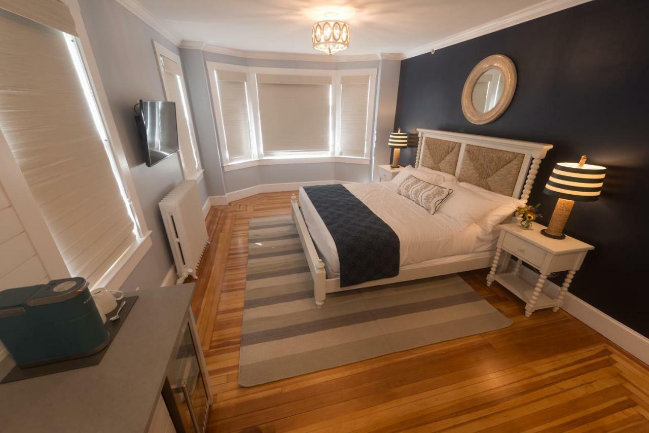 Paws On Pelham (Adults Only) Bed and Breakfast Νιούπορτ Εξωτερικό φωτογραφία