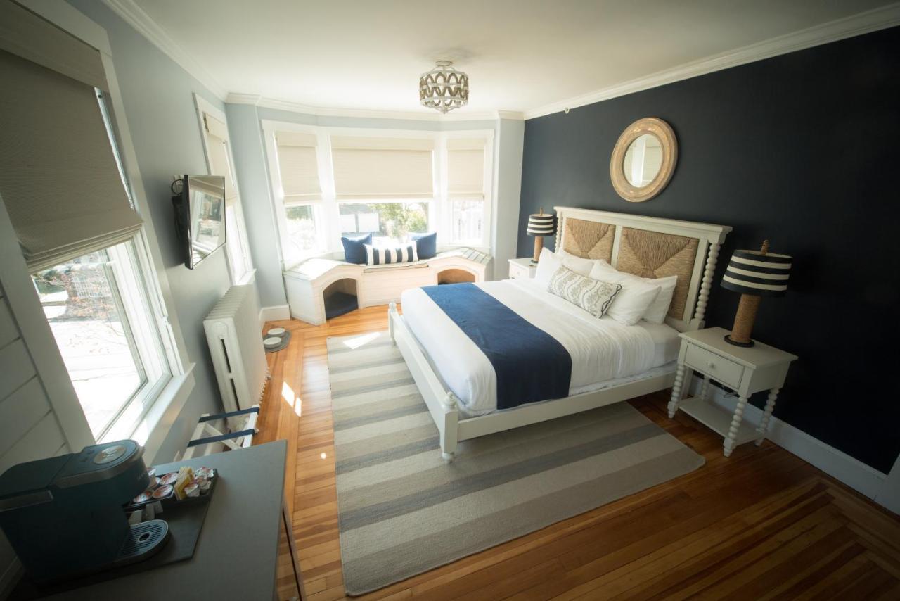 Paws On Pelham (Adults Only) Bed and Breakfast Νιούπορτ Εξωτερικό φωτογραφία