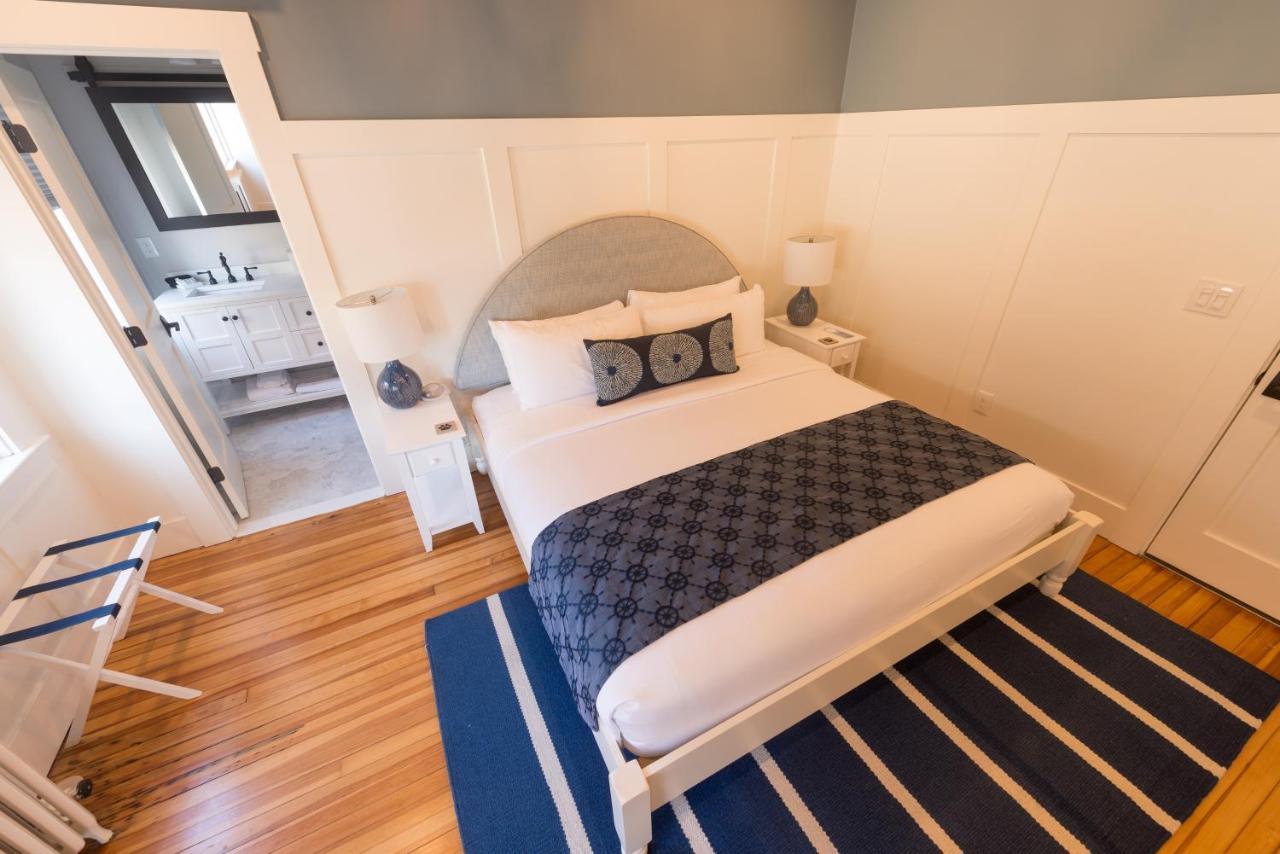 Paws On Pelham (Adults Only) Bed and Breakfast Νιούπορτ Εξωτερικό φωτογραφία